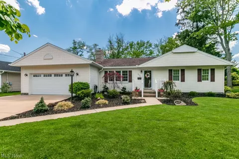 808 N Nearing Cir, Geneva, OH 44041