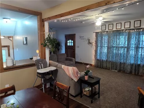 Living - 5924 Hillcrest Ave, Ashtabula, OH 44004 photo 3 of 12