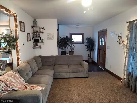 Living - 5924 Hillcrest Ave, Ashtabula, OH 44004 photo 7 of 12
