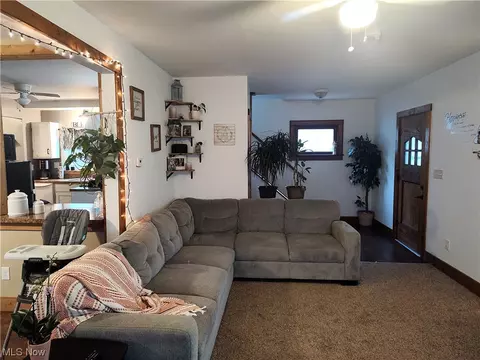 Living - 5924 Hillcrest Ave, Ashtabula, OH 44004 photo 6 of 12