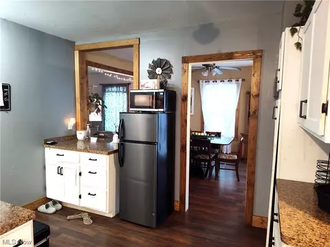 Kitchen - 5924 Hillcrest Ave, Ashtabula, OH 44004 photo 10 of 10