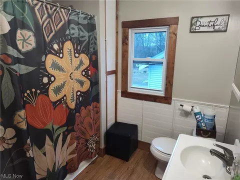 Bath - 5924 Hillcrest Ave, Ashtabula, OH 44004 photo 2 of 6