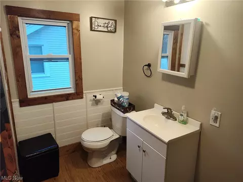 Bath - 5924 Hillcrest Ave, Ashtabula, OH 44004 photo 3 of 6