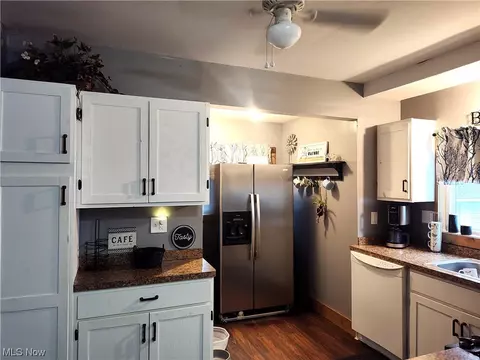Kitchen - 5924 Hillcrest Ave, Ashtabula, OH 44004 photo 3 of 10