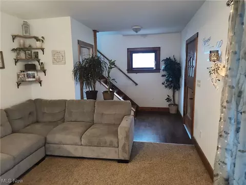 Living - 5924 Hillcrest Ave, Ashtabula, OH 44004 photo 9 of 12