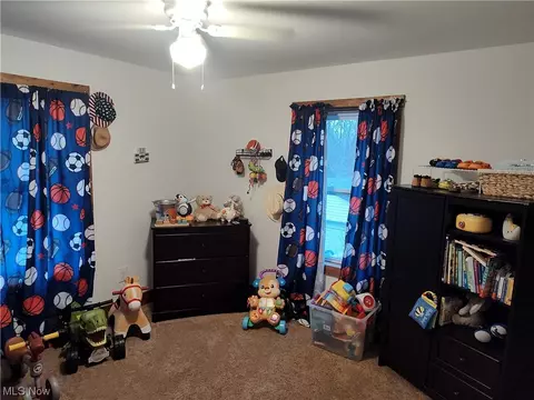 Bedroom - 5924 Hillcrest Ave, Ashtabula, OH 44004 photo 6 of 8