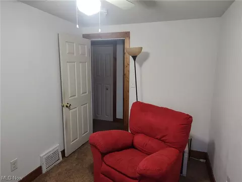 Bedroom - 5924 Hillcrest Ave, Ashtabula, OH 44004 photo 3 of 8