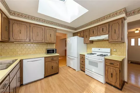 Kitchen - 6606 Copley Ave, Solon, OH 44139 photo 2 of 5