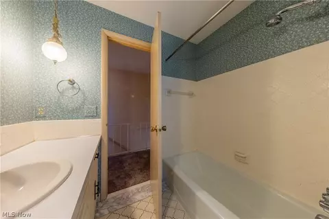 Bath - 6606 Copley Ave, Solon, OH 44139 photo 4 of 4