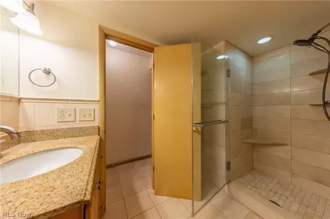 Bath - 6606 Copley Ave, Solon, OH 44139 photo 2 of 4
