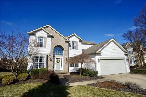 9764 Tuttle Rd, Olmsted Twp, OH 44138