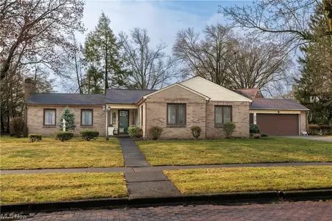 1229 Lennox Ave NE, Massillon, OH 44646