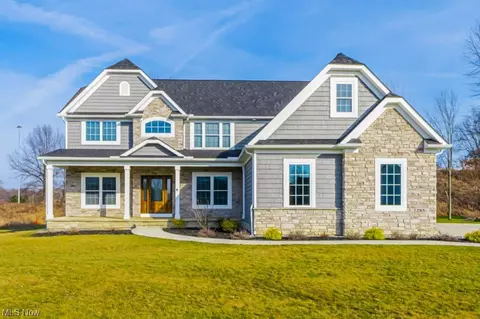 285 Grappa Farm Dr, Highland Heights, OH 44143