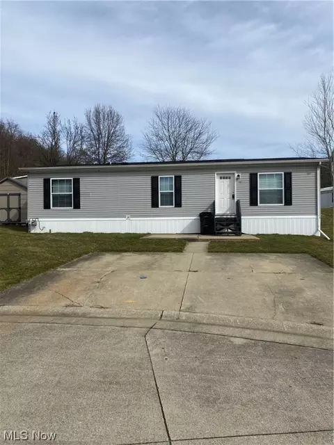 5831 Grizzley Dr, Dennison, OH 44621