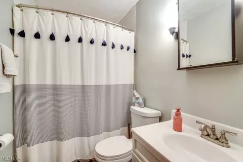 Bath - 4316 7th NW, Canton, OH 44708 photo 1 of 1