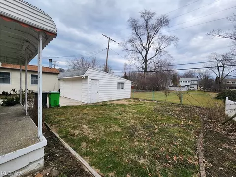 Exterior - 275 E 264th, Euclid, OH 44132 photo 5 of 8