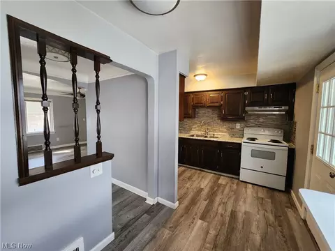 Kitchen - 275 E 264th, Euclid, OH 44132 photo 1 of 4
