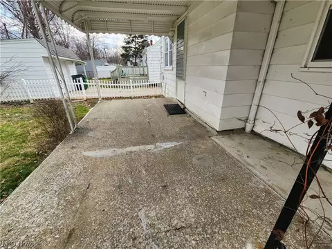 Exterior - 275 E 264th, Euclid, OH 44132 photo 4 of 8