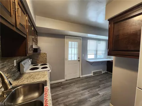 Kitchen - 275 E 264th, Euclid, OH 44132 photo 4 of 4
