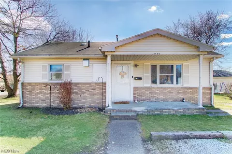 2425 Bollinger Ave NE, Canton, OH 44705