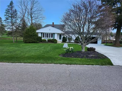 1219 Van Winkle Cir, Ashtabula, OH 44004