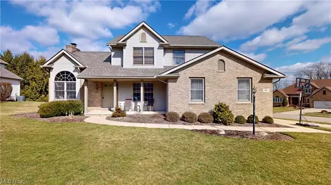 8151 Brooke Hollow St NW, Massillon, OH 44646