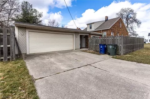 Exterior - 7409 Brookside Dr, Brooklyn, OH 44144 photo 5 of 7