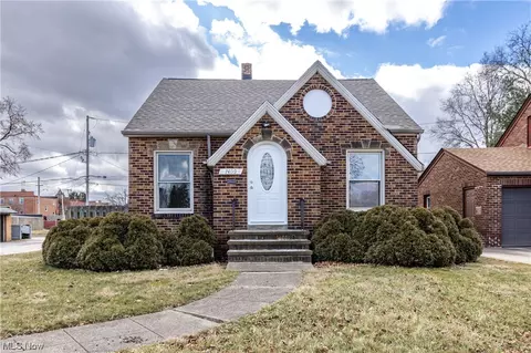 7409 Brookside Dr, Brooklyn, OH 44144