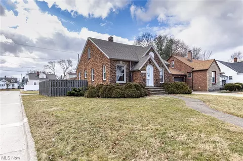 Exterior - 7409 Brookside Dr, Brooklyn, OH 44144 photo 3 of 7