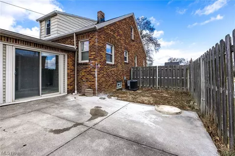 Exterior - 7409 Brookside Dr, Brooklyn, OH 44144 photo 7 of 7