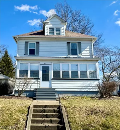 824 8th St NE, Massillon, OH 44646