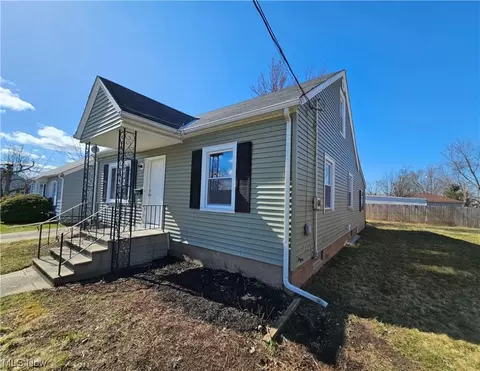 Exterior - 2248 Hamilton Ave, Lorain, OH 44052 photo 4 of 11