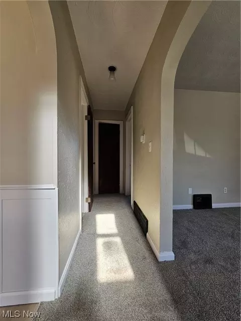Entry Way - 2248 Hamilton Ave, Lorain, OH 44052 photo 2 of 6