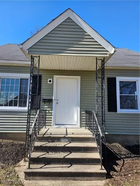 Exterior - 2248 Hamilton Ave, Lorain, OH 44052 photo 3 of 11