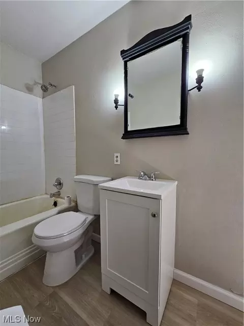 Bath - 2248 Hamilton Ave, Lorain, OH 44052 photo 1 of 2
