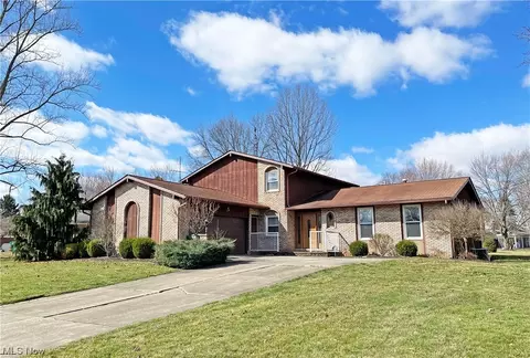 3020 Chaucer Dr NE, Canton, OH 44721