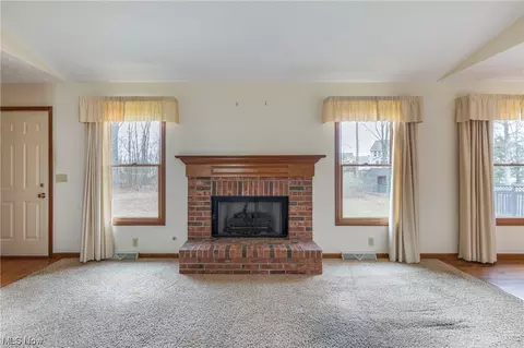 Living - 325 Hendrix Blvd, Lagrange, OH 44050 photo 4 of 5