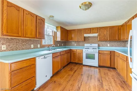 Kitchen - 325 Hendrix Blvd, Lagrange, OH 44050 photo 2 of 3