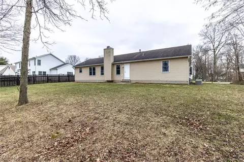 Exterior - 325 Hendrix Blvd, Lagrange, OH 44050 photo 3 of 11