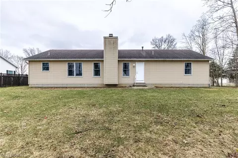 Exterior - 325 Hendrix Blvd, Lagrange, OH 44050 photo 4 of 11