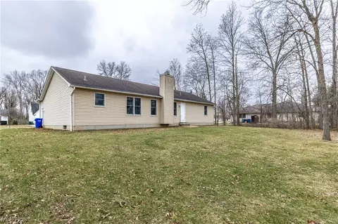 Exterior - 325 Hendrix Blvd, Lagrange, OH 44050 photo 5 of 11