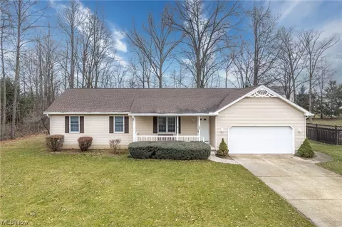 Exterior - 325 Hendrix Blvd, Lagrange, OH 44050 photo 10 of 11