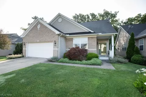 18249 Crystal Lakes Dr, North Royalton, OH 44133
