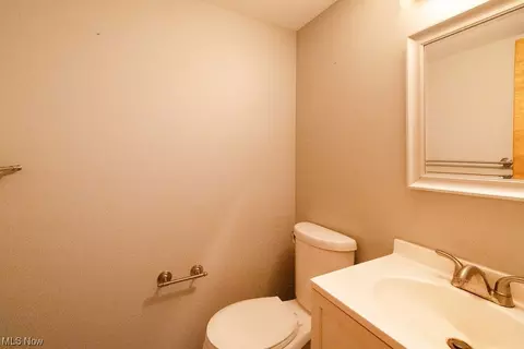 Bath - 2409 Bunker #E, Willoughby, OH 44094 photo 4 of 4