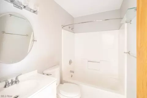Bath - 2409 Bunker #E, Willoughby, OH 44094 photo 1 of 4