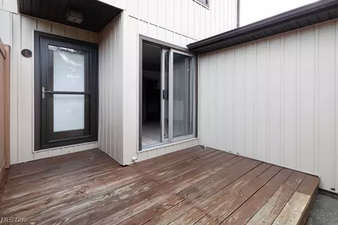 Exterior - 2409 Bunker #E, Willoughby, OH 44094 photo 3 of 6