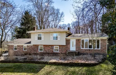 9488 Shady Oaks St NW, Clinton, OH 44216