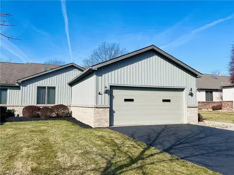 1130 Shadow Ridge Dr, Niles, OH 44446
