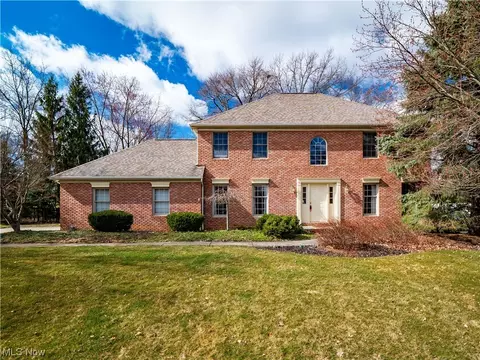 10026 Jamestown Dr, North Royalton, OH 44133
