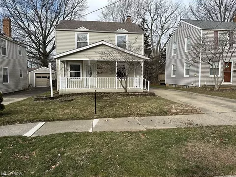 1584 Oakwood, Akron, OH 44301